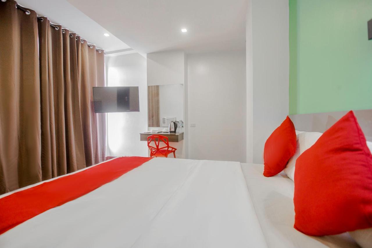 Oyo 637 Fox Hotel Quezon City Exterior foto
